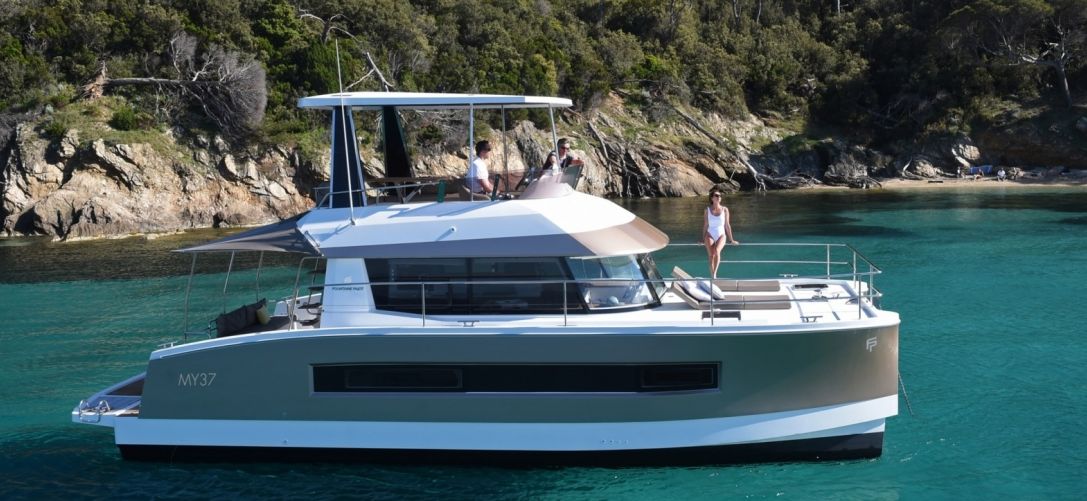 Fountaine Pajot MY 37 (Power Boat / Fly)